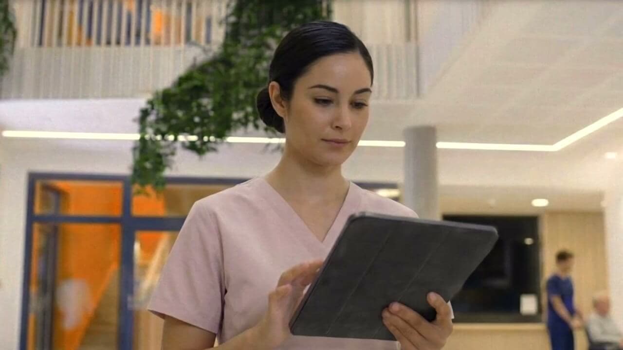 Patient in dental chair with Simmi live dictation overlay